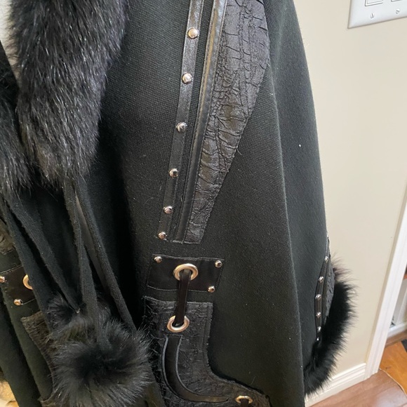 Beautiful winter coat /poncho/ - Picture 9 of 10